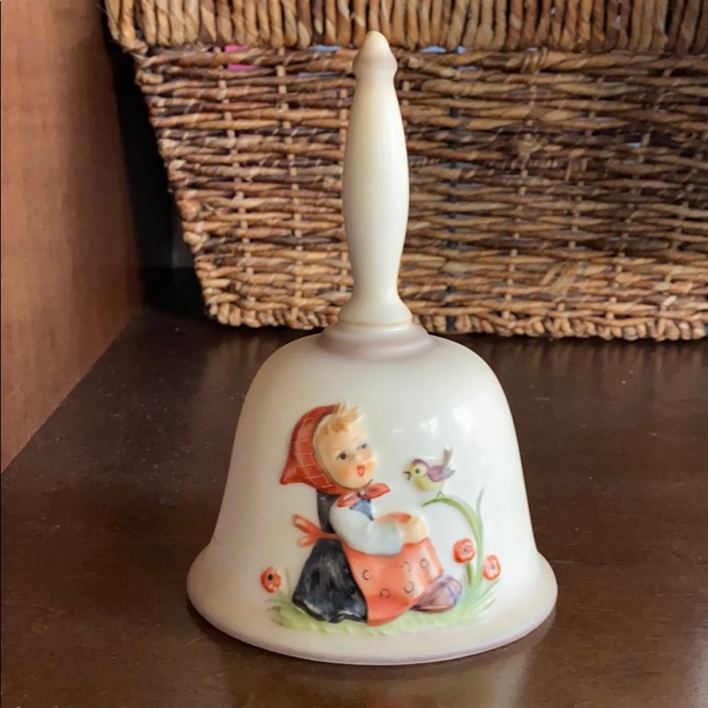 Goeble Hummel Bell 1981